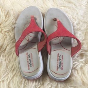 Sketchers relaxed fit flip flops